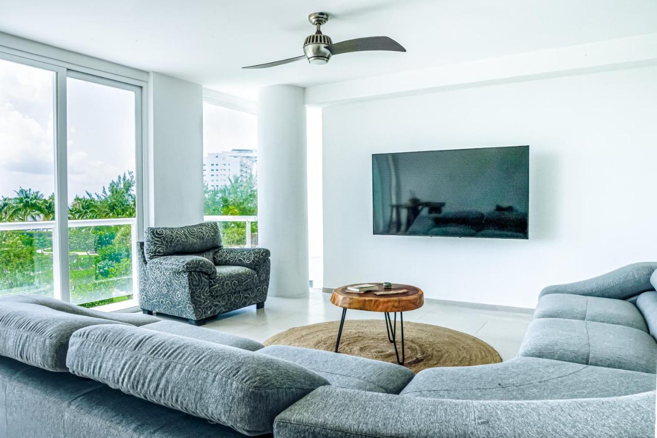 New Beachfront Luxury Apartments Cancún Buitenkant foto
