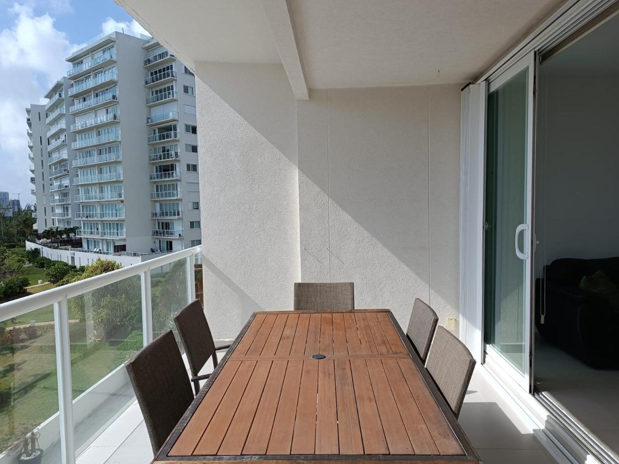 New Beachfront Luxury Apartments Cancún Buitenkant foto
