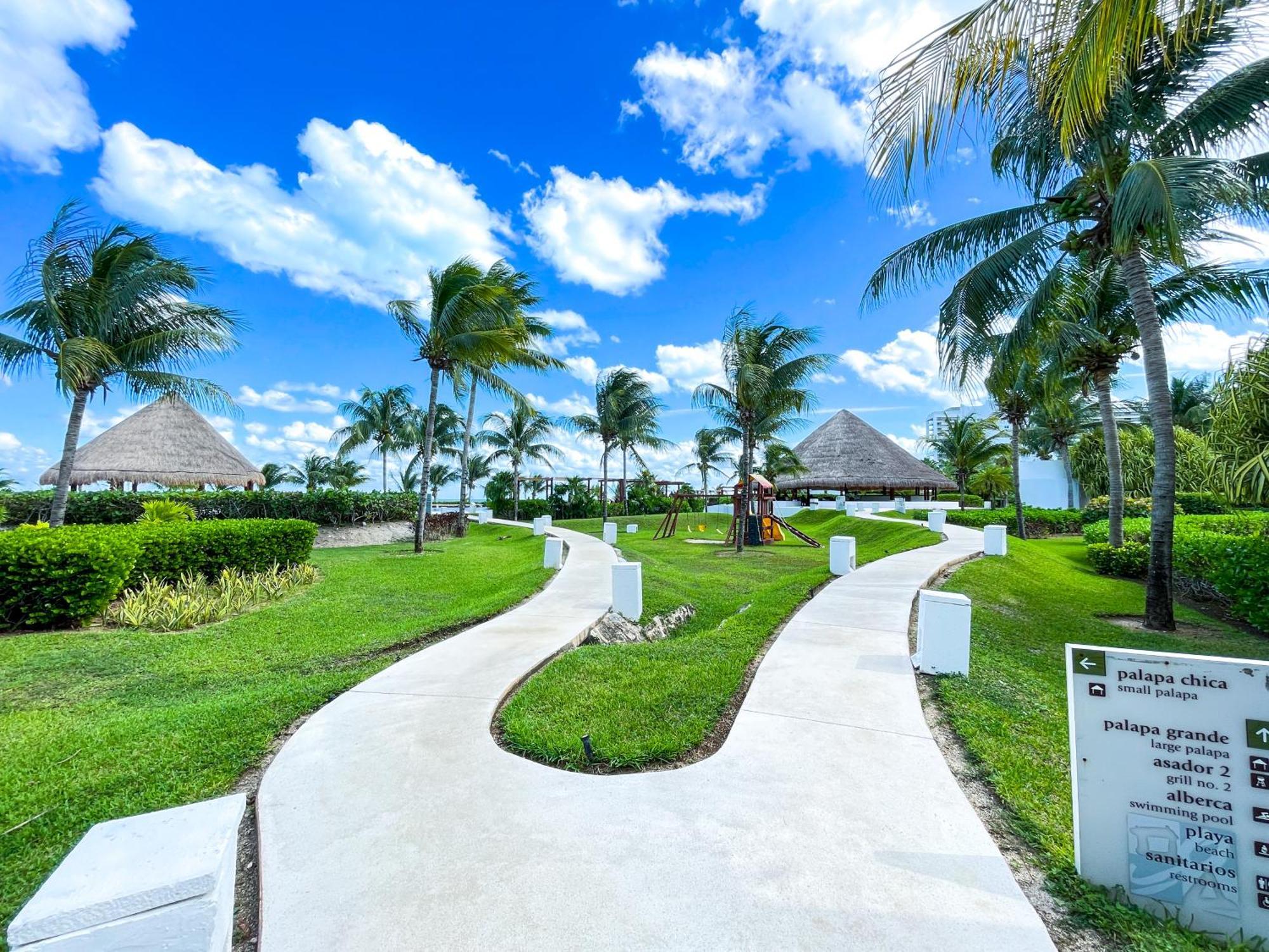 New Beachfront Luxury Apartments Cancún Buitenkant foto