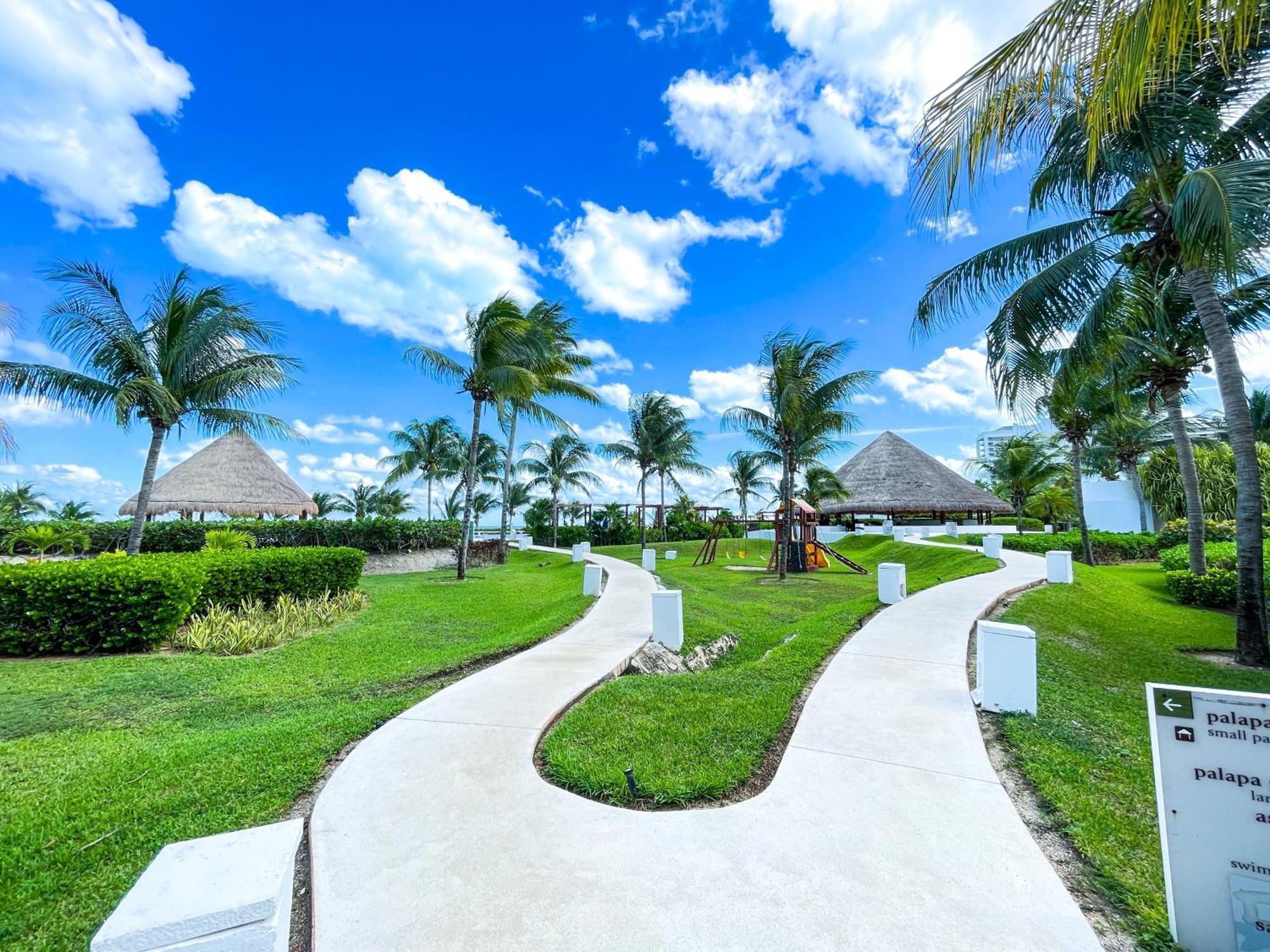 New Beachfront Luxury Apartments Cancún Buitenkant foto