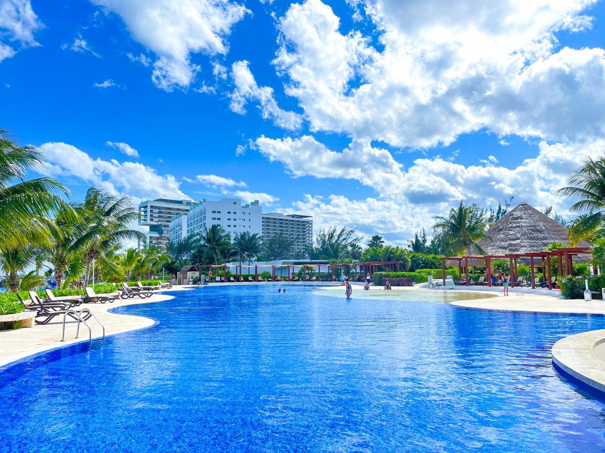New Beachfront Luxury Apartments Cancún Buitenkant foto