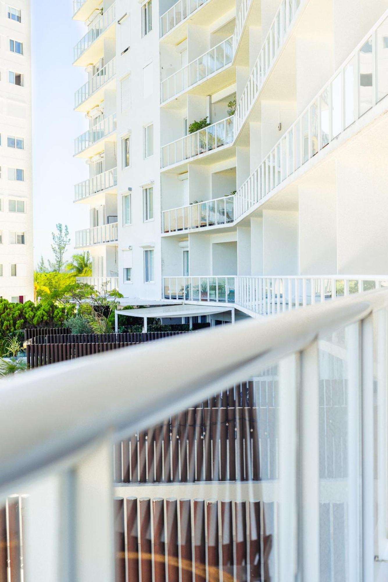 New Beachfront Luxury Apartments Cancún Buitenkant foto